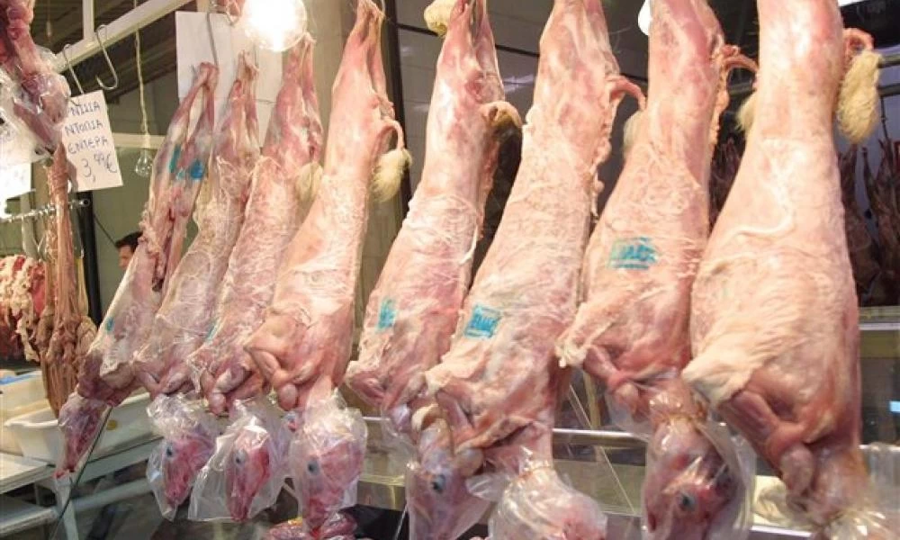 Πασχαλινή αγορά: Ελλείψεις σε κρέατα – Έως δυο ευρώ ακριβότερο το κιλό φέτος